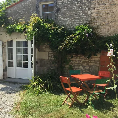 Tetes A L'air Bed & Breakfast Montils