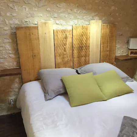 Tetes A L'air Bed and breakfast Montils